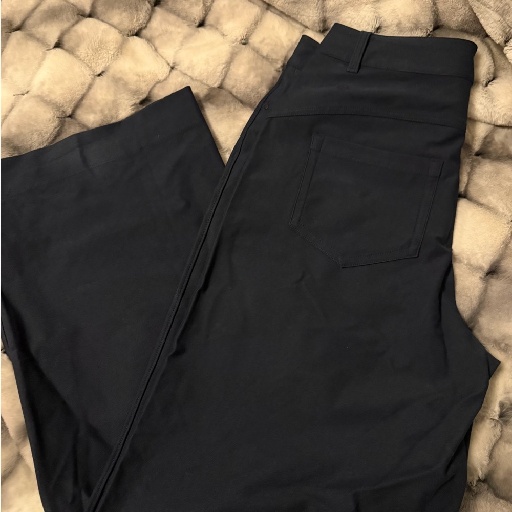 Women’s Lululemon wide leg pant